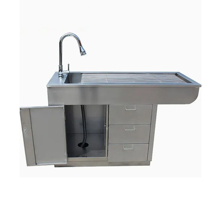 Stôl na starostlivosť o domáce zvieratá veterinárnej kliniky